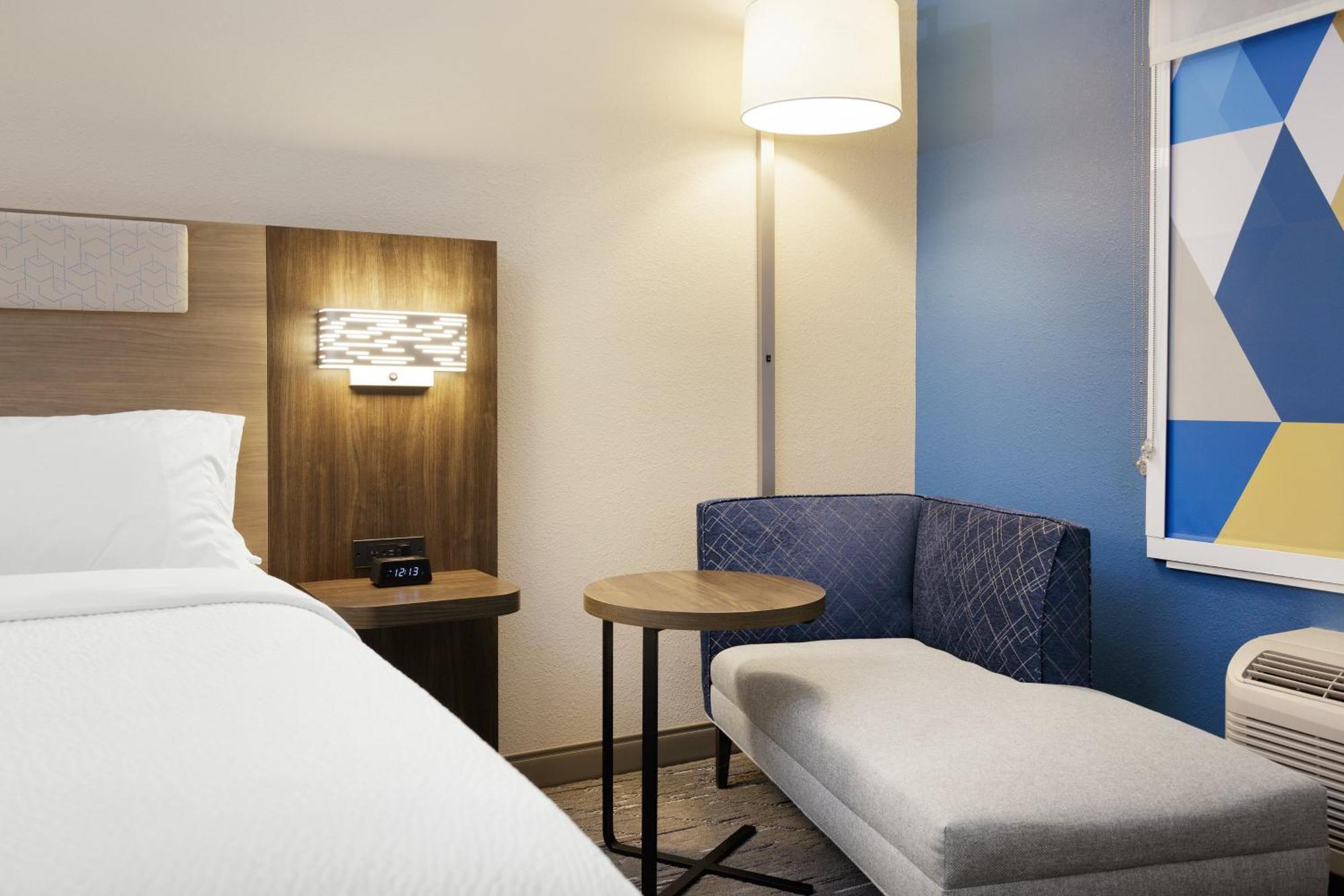 Holiday Inn Express Hotel & Suites Terre Haute By Ihg Eksteriør bilde