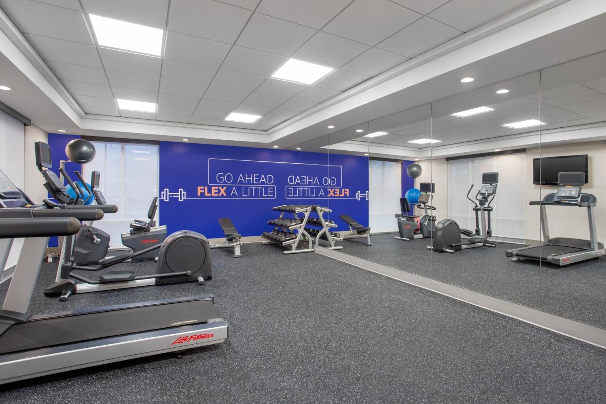 Holiday Inn Express Hotel & Suites Terre Haute By Ihg Eksteriør bilde
